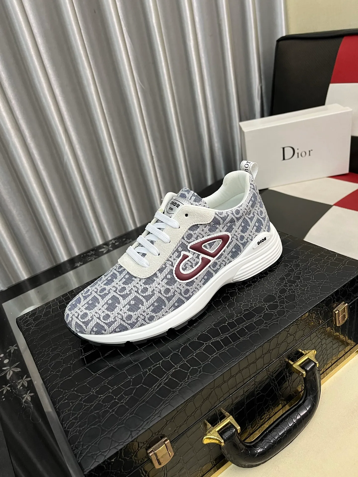 Men's Men's Shoes 💰440⌚️⌚️[Dior] Dior's new casual men's shoes are launched in Hong Kong counters. Official website 1:1 production. Original Italian materials. Designed by European and American masters. Perfect shape to create counter quality. Solid color rubber wear-resistant outsole and classic dazzling head! Super versatile and very comfortable. High-end without losing taste, fashionable and novel! ! Absolute focus! Code number: 38-445️⃣Colors available